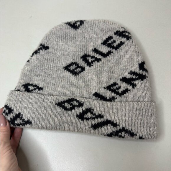 Authentic Balenciaga Grey & Black Logo Beanie – Unisex - Picture 8 of 13